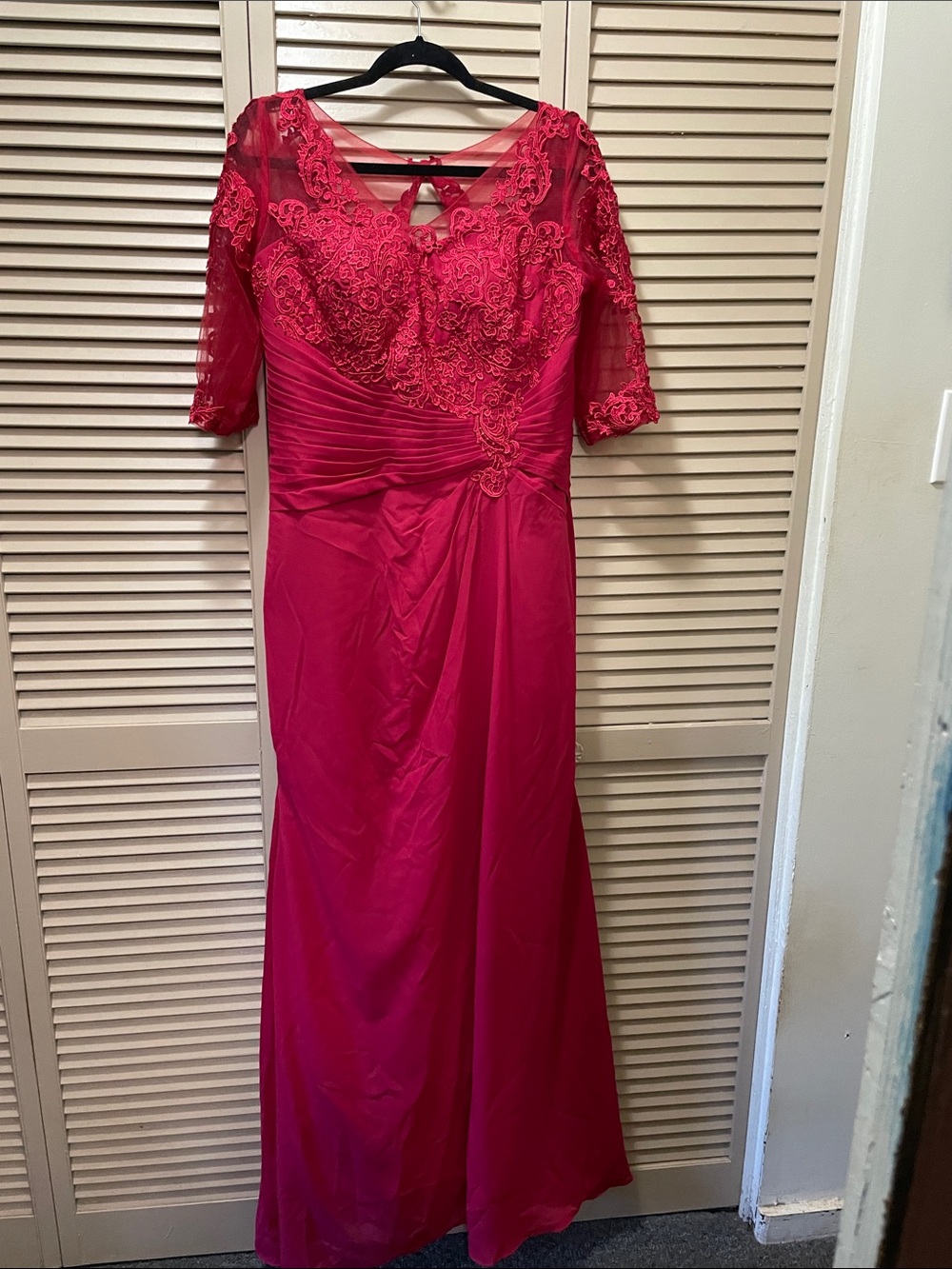Elegant Red Lace Evening Gown for Women